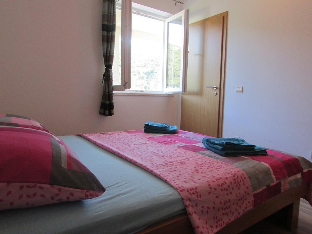 Dubravka Apartmani Mokošica Rum bild